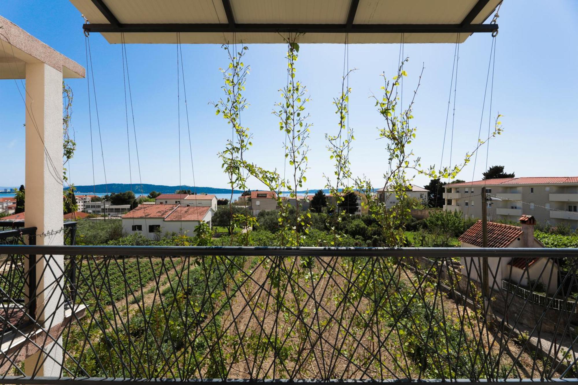 4-Star Apartments Bianco Kaštela Екстериор снимка