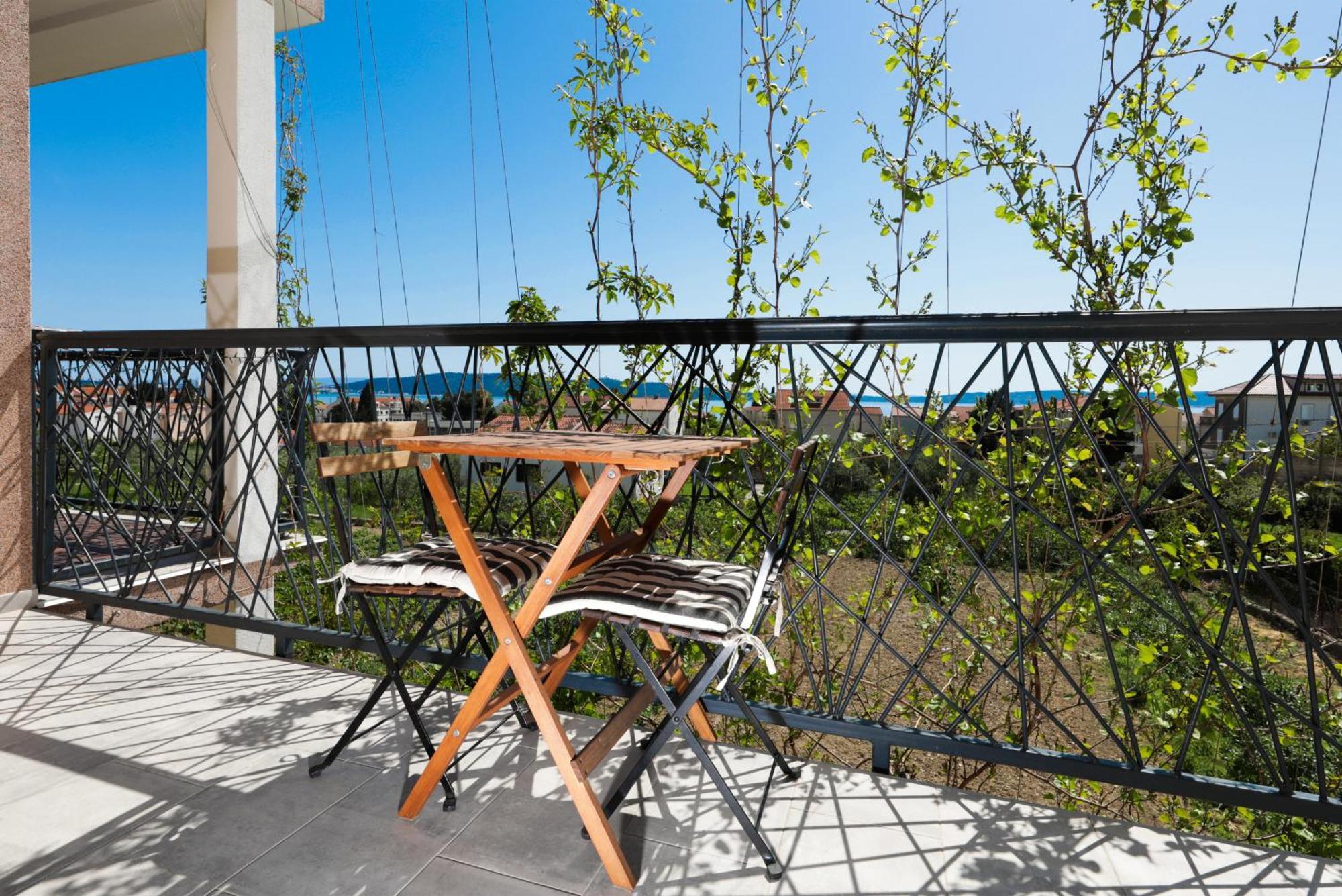 4-Star Apartments Bianco Kaštela Екстериор снимка